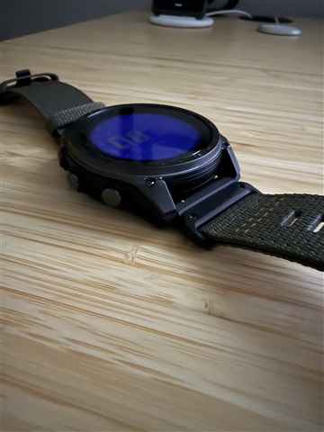 MIP screen has blue tint to it? - fēnix 8 Series - Wearables - Garmin