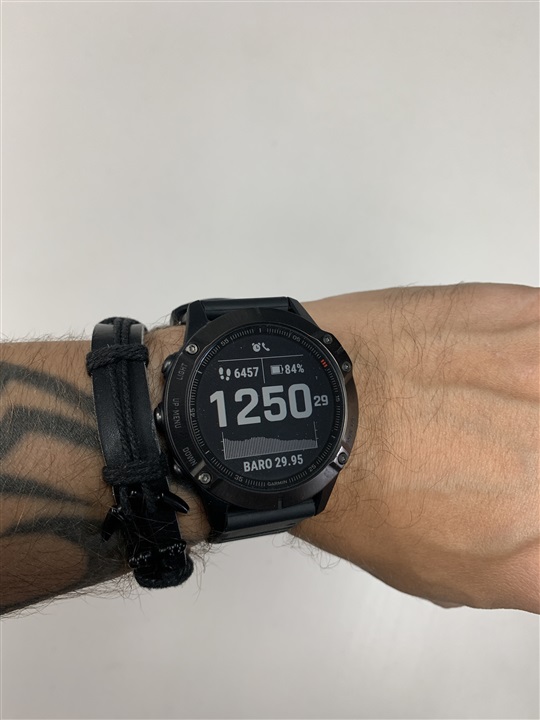 How does look Fenix 6 Sapphire - Carbon Gray DLC on the hand 